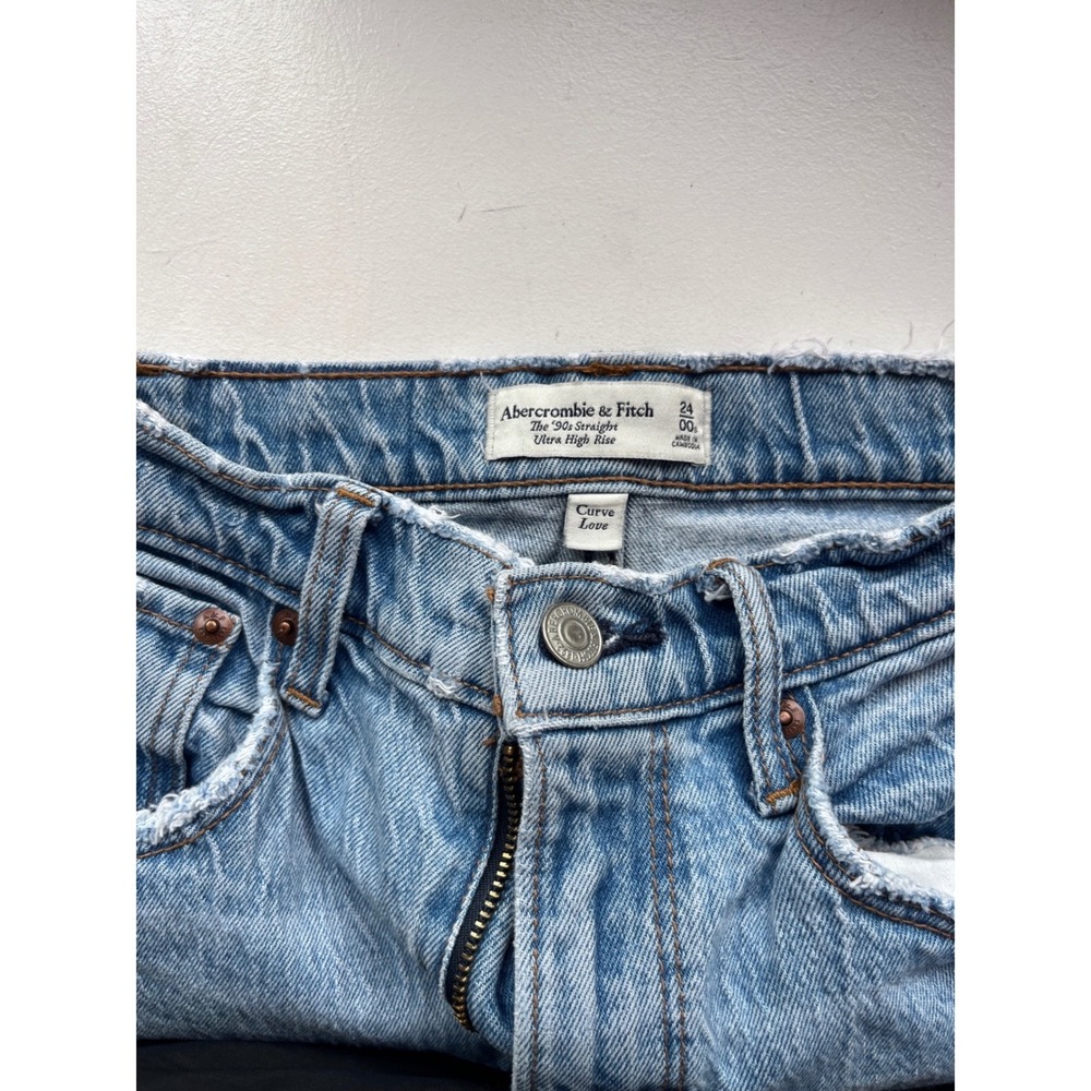 Abercrombie & Fitch Curve Love 90s Straight Ultra High Rise Distressed Jeans 24 - Picture 3 of 5